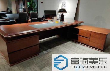 大班臺(tái)辦公桌選購(gòu)注意事項(xiàng)