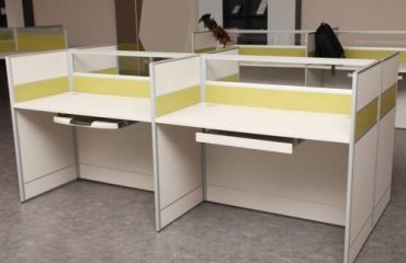 職員辦公桌選擇選擇開放式還是封閉式?