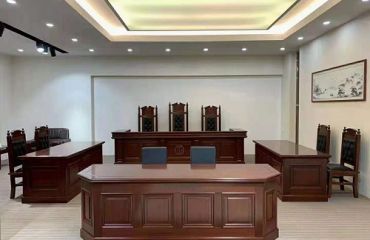 選擇實木辦公家具要怎么看